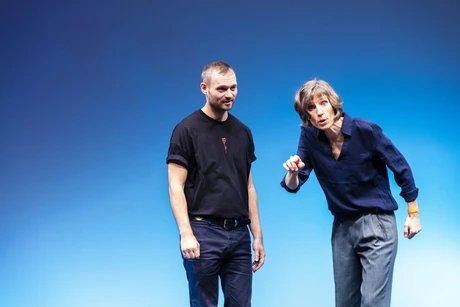 Schauspieler*innen im Vortrag