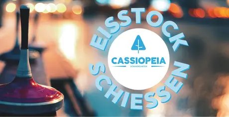 KEY VISUAL Eisstockschießen im Cassiopeia Sommergarten