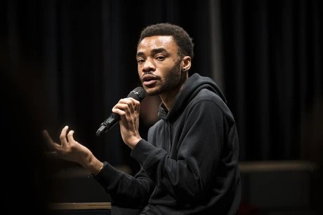 Logan February bei einem Gespräch in der mechanischen Arena bei der Transkontinentale 2025