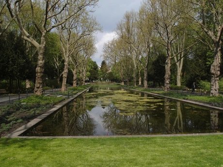 Spiegelbecken im Schulenburgpark in Neukölln