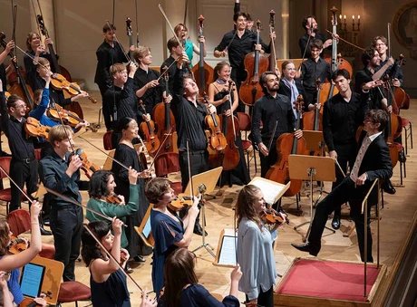 O/Modernt New Generation Symphony Orchestra