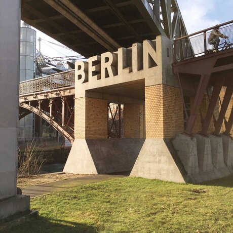 Berlin-Brücke am Halleschen Ufer