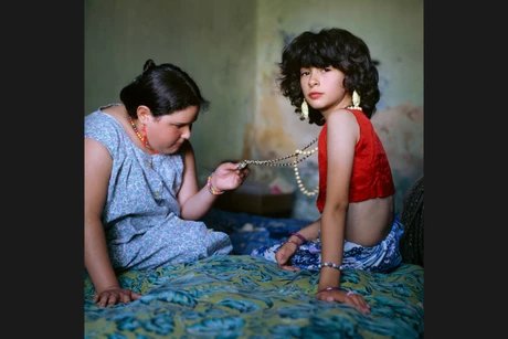 The Necklace, Buenos Aires, Argentina, 1999 © Alessandra Sanguinetti