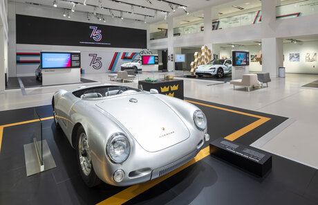 Veranstaltungen in Berlin: Ausstellung „Driven by Dreams. 75 Jahre Porsche Sportwagen“