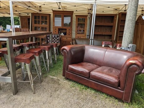 Berliner Antikflohmarkt auf der Trabrennbahn KARLSHORST