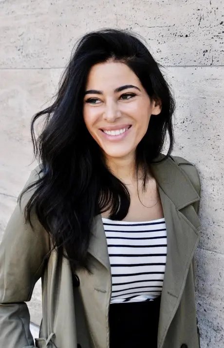 Porträt der Autorin, Schauspielerin und Philosophin Samira El Ouassil