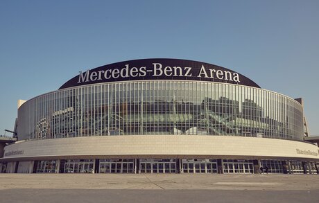 Mercedes-Benz Arena Außenansicht