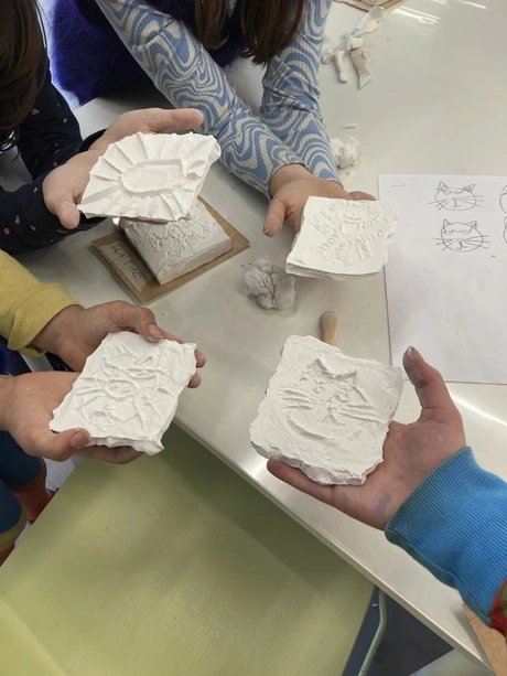 Ergebnisse aus dem Skulpturenworkshop "Adler, Löwe, Krone"