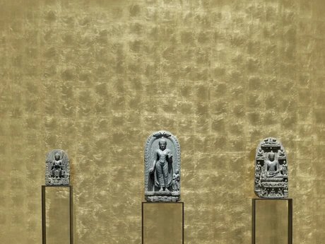 Ausstellungsansicht des Moduls "Buddhistische Kunst in Südasien. Stupas, Buddhas, Bodhisattvas" des Museums für Asiatische Kunst im Humboldt Forum Ausstellungsansicht des Moduls "Buddhistische Kunst in Südasien. Stupas, Buddhas, Bodhisattvas" des Museums für Asiatische Kunst im Humboldt Forum