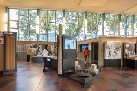 Dauerausstellung im Tränenpalast