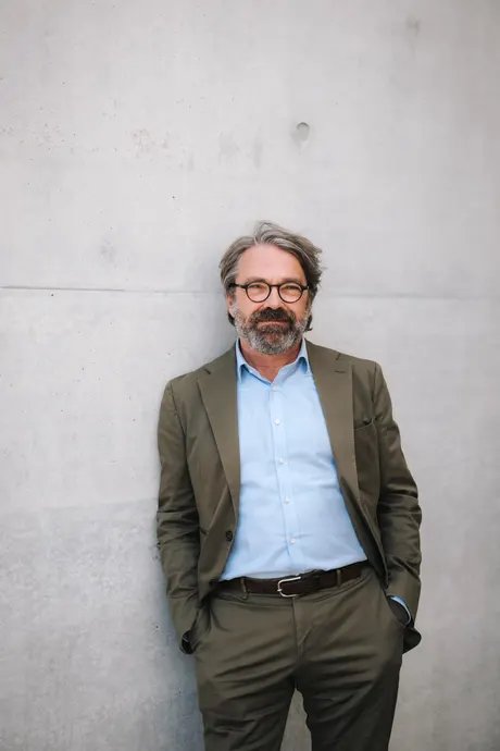 Porträt des Chefkorrespondenten der Deutschlandfunk-Senderfamilie und Leiter des Hauptstadtstudios in Berlin und des Europa-Studios in Brüssel, Stephan Detjen