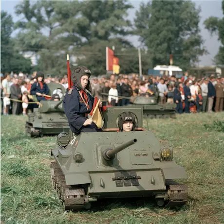 Panzer für die Jüngsten  3. Zentrale Wehrspartakiade der GST (Gesellschab für Sport und Technik) und der  Kampfgruppen  Halle, 1978