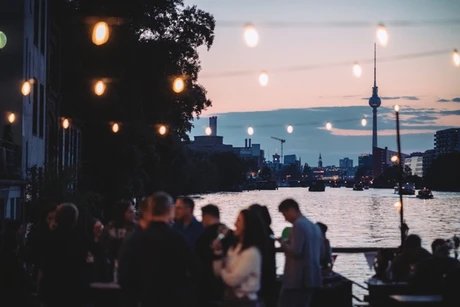 Sonnenuntergang auf der FluxBau-Terrasse