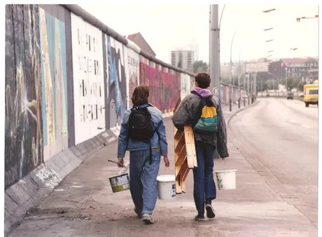 Künstler Ignasi Blanch an der East Side Gallery 1990 Künstler Ignasi Blanch an der East Side Gallery 1990