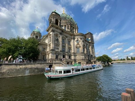 MS Wappen von Spandau am Berliner Dom