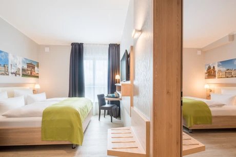 Zimmer mit Verbindungstür
