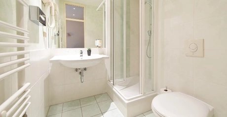 Badezimmer vom Hotelzimmer