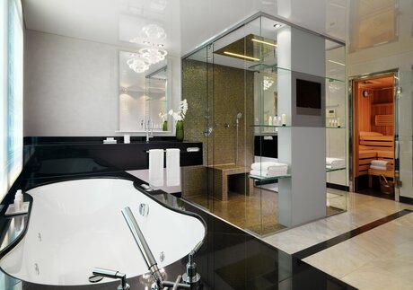 Grand Diamond Suite Bathroom