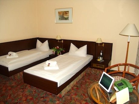 Zweibettzimmer mit Balkon