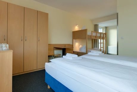 Vier-Bett-Zimmer