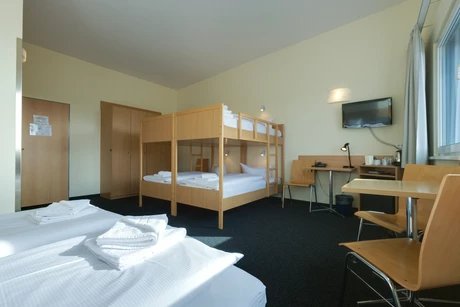Sechs-Bett-Zimmer