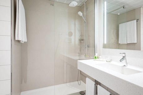 BADEZIMMER / DUSCHE