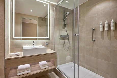 Deluxe & Superior Zimmer - Badezimmer
