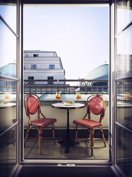 Zimmer mit Balkon