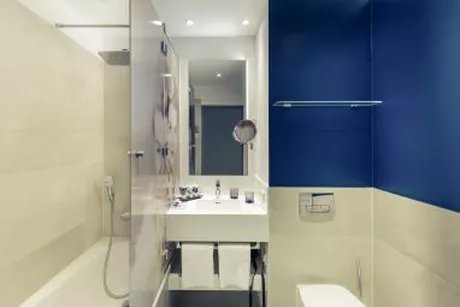 Badezimmer mit Badewanne