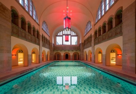 Schwimmhalle - ca. 5 Tage pro Woche geöffnet