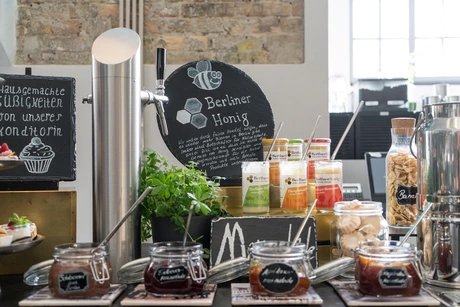 Frühstücksbuffet mit regionalen Produkten