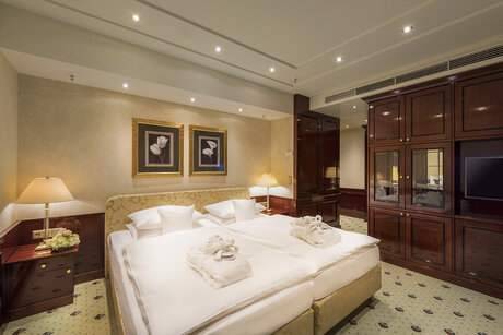 Ambassador Suite - Bedroom