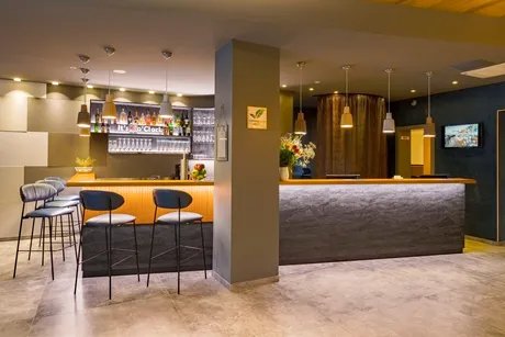 Hotelbar und Rezeption