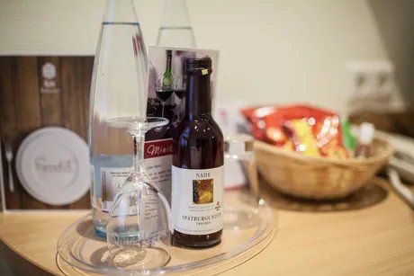 Getränkeauswahl auf dem Zimmer im Hotel Allegra in Berlin Mitte