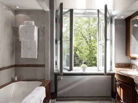 Executive Suite-Bathroom