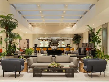 Lobby-Steps Bar