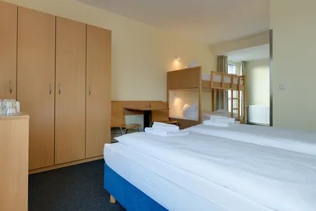 Vier-Bett-Zimmer