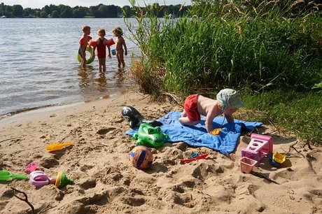 Kinder am Havelstrand