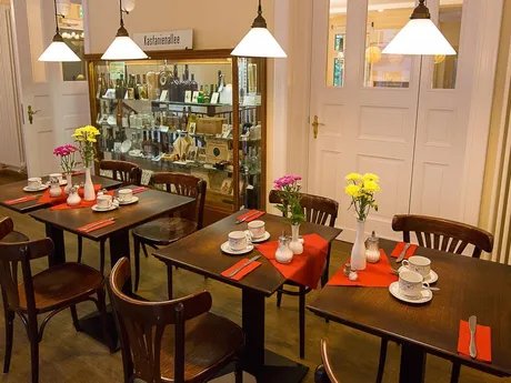 Breakfast room in the mornig, restaurant Ausspanne in the evening