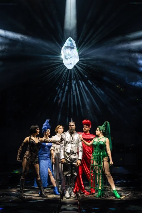 Falling in Love im Friedrichstadt-Palast