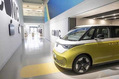 ICONIC_Drive_ID.Buzz Pro: Stromverbrauch in kWh/100 km: kombiniert 22,0-20,7; CO2-Emission in g/km: kombiniert 0; CO₂-Klasse: A