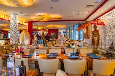 Amrit Restaurant Potsdamer Platz – Innenansicht mit Tafel, Berlin-Mitte