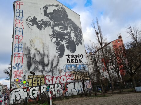Streetart in Berlin: Astronaut | Cosmonaut von Victor Ash