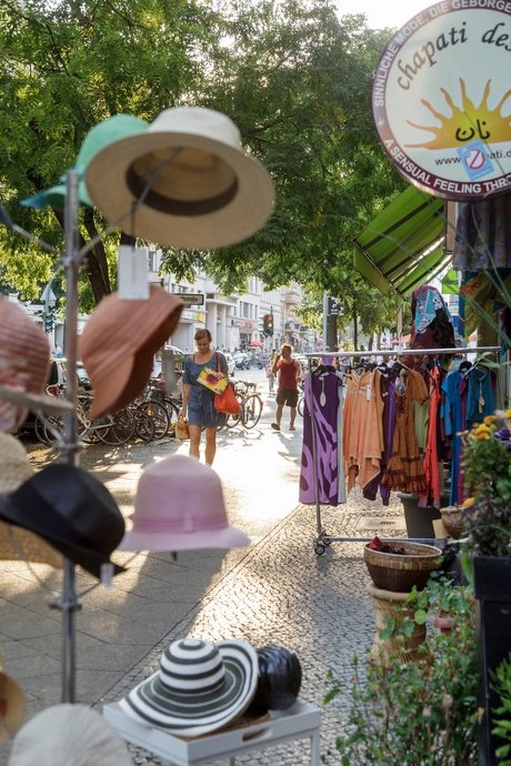 Shopping in Bergmannstrasse in Berlin