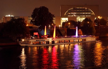 Ship in front of the German Chancellery at the festival "Berlin leuchtet"