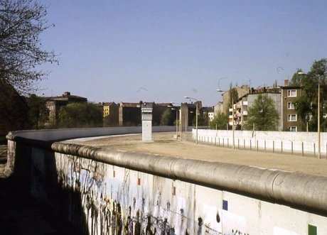 Death strip at Bethaniendamm with watchtower