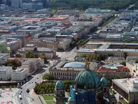 Aussicht aus dem Fernsehturm auf Unter den Linden