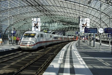 Hauptbahnhof_Sommer_ICE