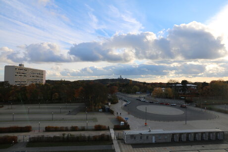 Vista del edificio de Le Corbusier junto al Olympiastadion