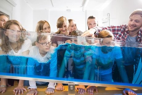 Grupo de estudiantes en Science Center Spectrum de Berlín